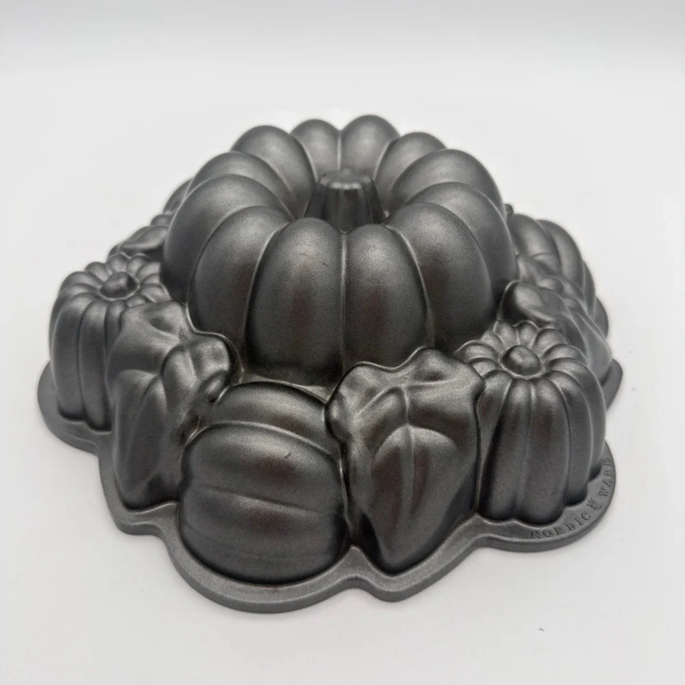 Nordic Ware Harvest Bounty Bundt Pan 10 Cup Cast Aluminum Gray